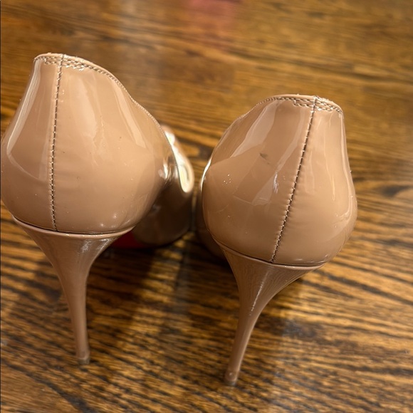 Christian Louboutin Tan Heels Classic Pointed-Toe - Picture 5 of 6